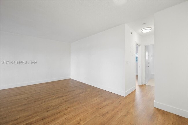 Building Photo - 141 NE 10th Ave