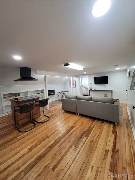 Building Photo - 2137 Madison Ave