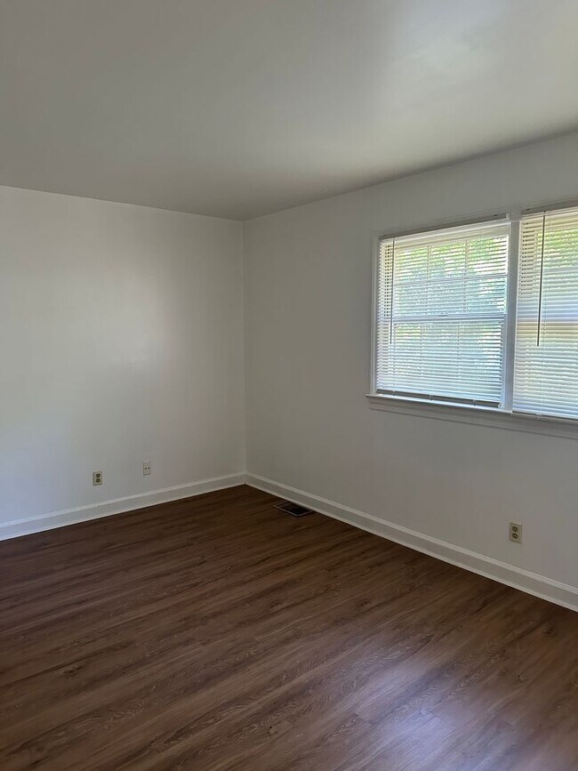 Building Photo - 2 Bedroom/ 2 1/2 Bath Condo In Georgetown