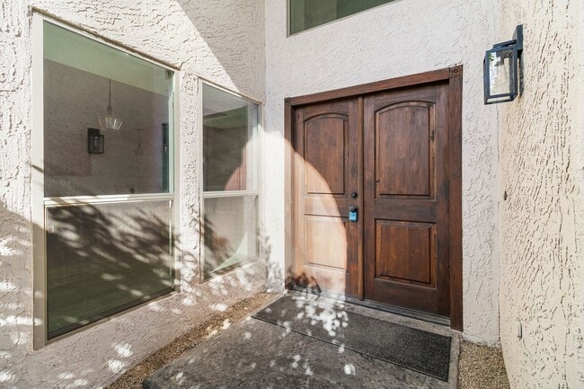 Building Photo - Luxury Living in the Heart of McCormick Ranch!