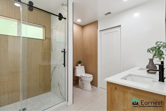 Building Photo - 4 + 3 Elegant Sherman Oaks Retreat with Po...
