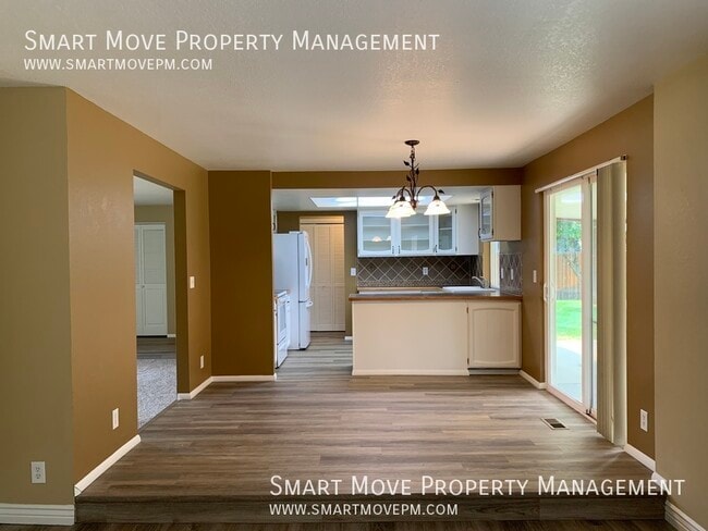 Building Photo - 10023 W Skycrest Dr