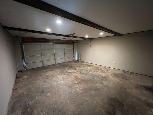 Building Photo - Charming 3-Bedroom Home on Quiet Dead-End ...