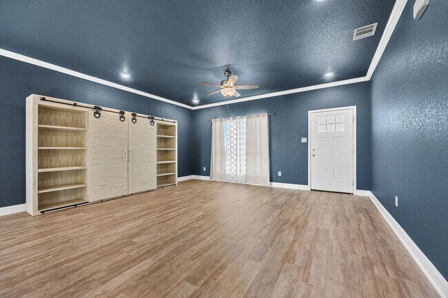 Building Photo - Modern 3 Bed / 2 Bath Home with Granite Kitchen & Full Fenced Yard in Temple