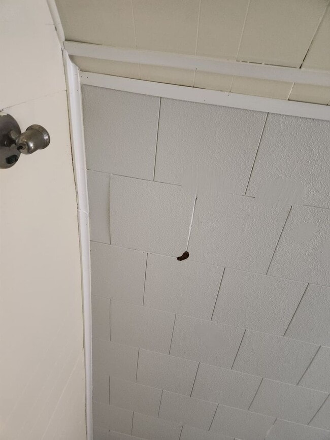 Building Photo - 413-415-415 N 6th Ave