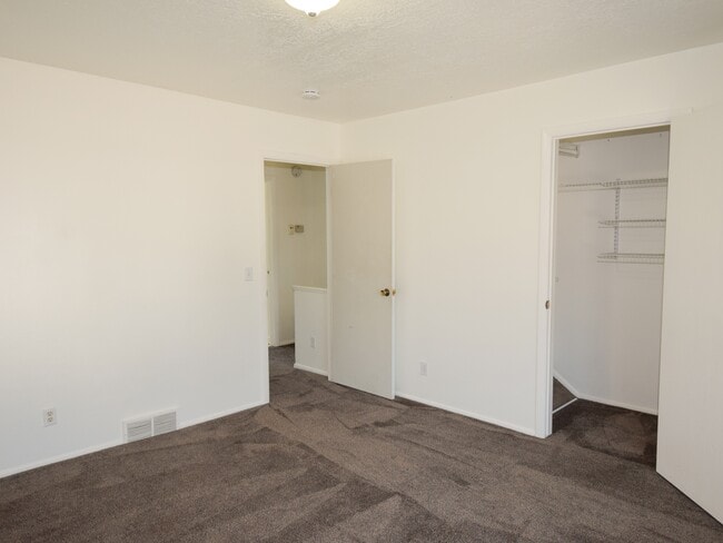 Building Photo - 1281 N 400 E