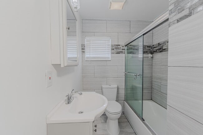 Building Photo - 112 W 34th St