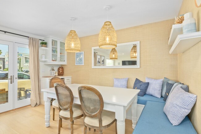 Building Photo - Fully furnished unit at the beach - Newport Beach Balboa Peninsula