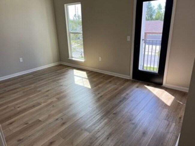 Building Photo - Single-Family House for Rent