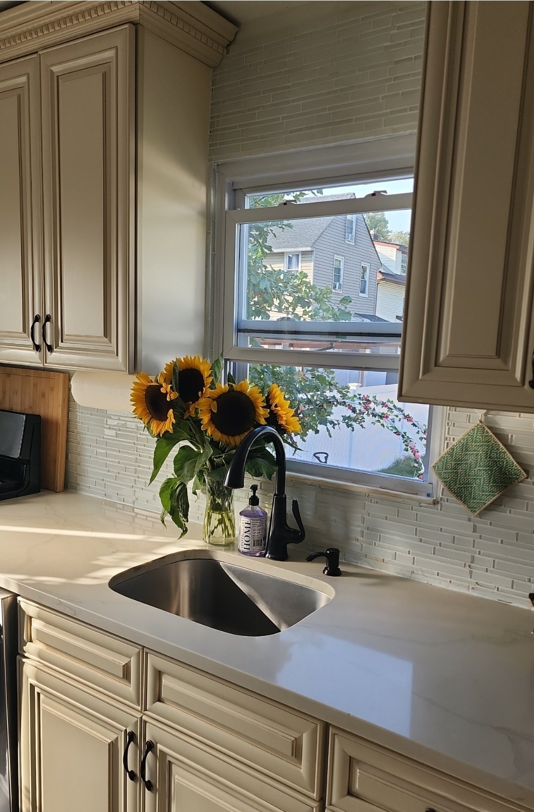 Building Photo - 311 E 6th Ave