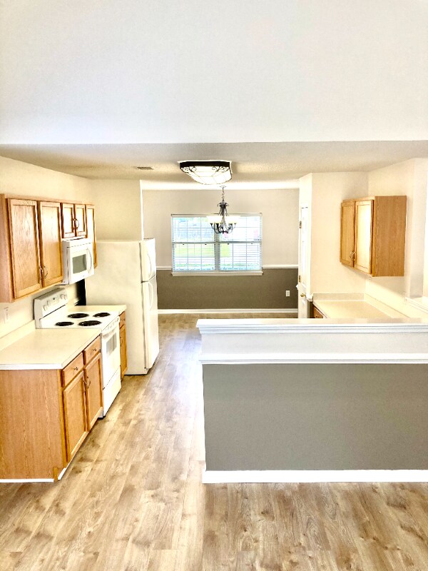 Building Photo - 98 Creek Bend Dr