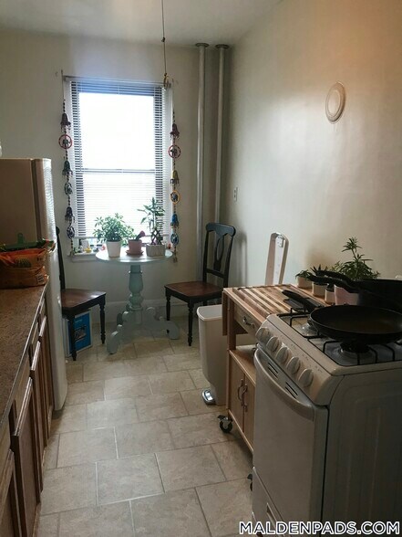 Building Photo - 349 Pleasant St