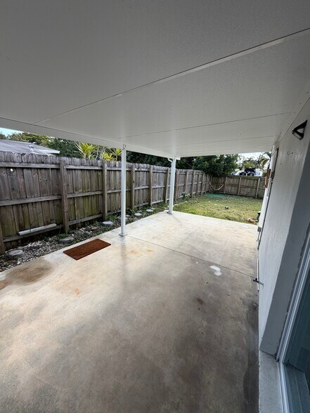 Building Photo - 6120 SW 38th St