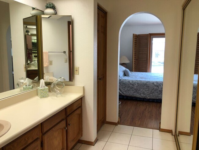 Building Photo - Manor 683 - Seasonal