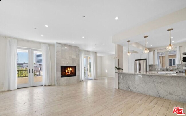 Building Photo - 1654 Greenfield Ave