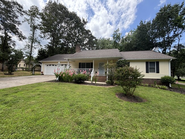 Building Photo - 1631 Warwick Ct