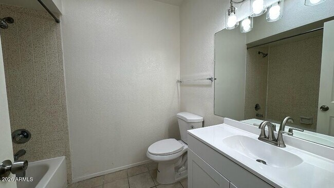 Building Photo - 3850 Blackbird Dr