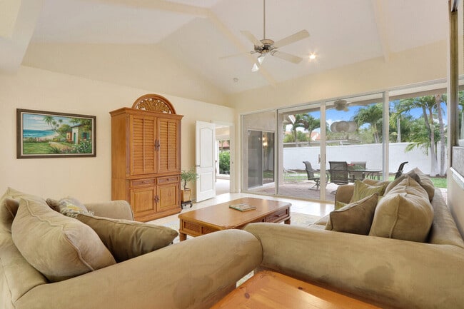 Building Photo - 1471 Vía Privada