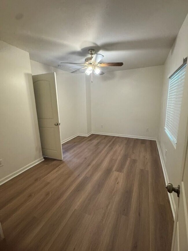 Building Photo - 1153 W 37th Pl