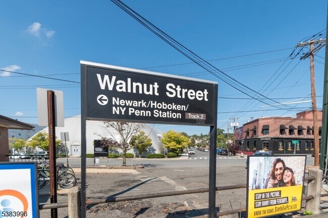 Building Photo - 207 N Fullerton Ave