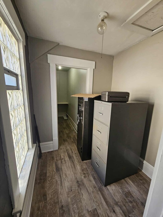 Building Photo - 93 N Rose Blvd