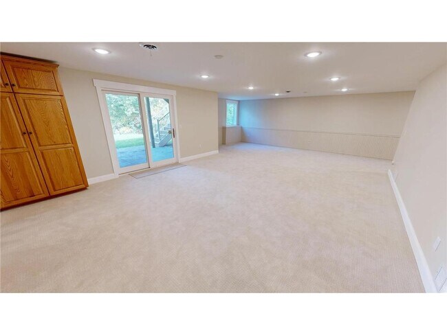 Building Photo - 122 Ridge Rd