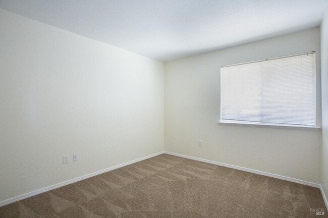 Building Photo - 767 Raven Dr