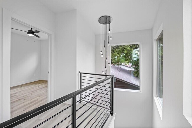 Building Photo - 8507 Hathaway Dr