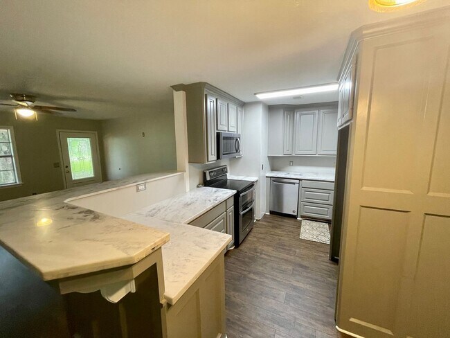 Building Photo - 3/2 Home for Rent in Madison!