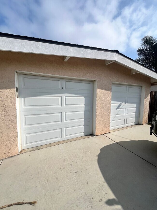 Building Photo - 1184-1186 Elm Avenue