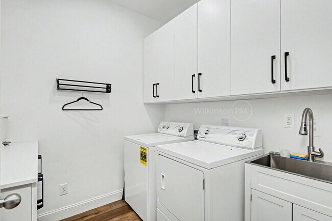 Building Photo - The Finest Furnished Upscale Executive Home, an Exquisite Luxury Rental, in Tega Cay for the Disc...