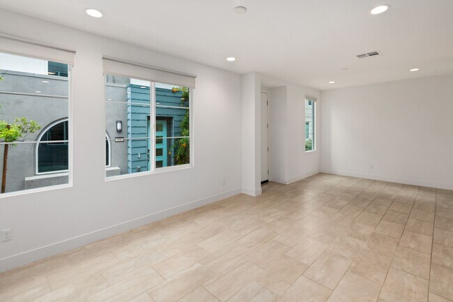 Building Photo - Irvine's Great Park 3 Bedroom + Loft for L...