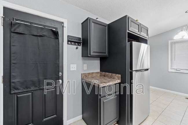 Building Photo - 1021 Mineola Dr