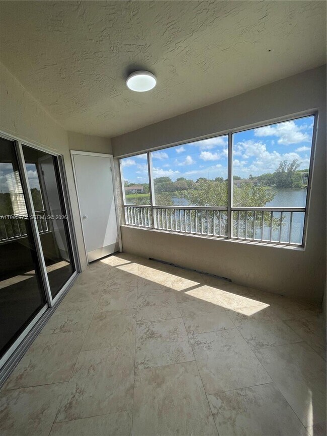 Building Photo - 2850 N Oakland Forest Dr