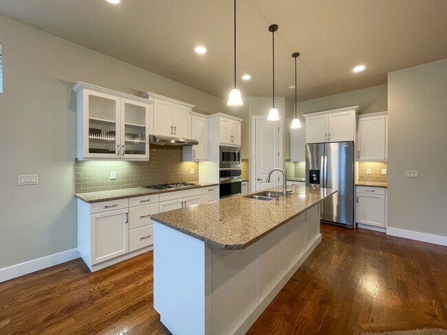 Building Photo - 307 E Grove Creek Ln