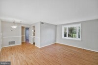 Building Photo - 704 S Arlington Mill Dr