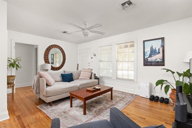Building Photo - 5405 Sunshine Dr