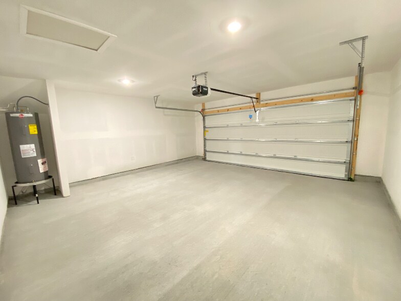 Building Photo - 16213 Loussier Dr