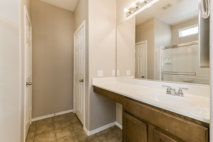 Building Photo - 967 Wembly Hills Pl