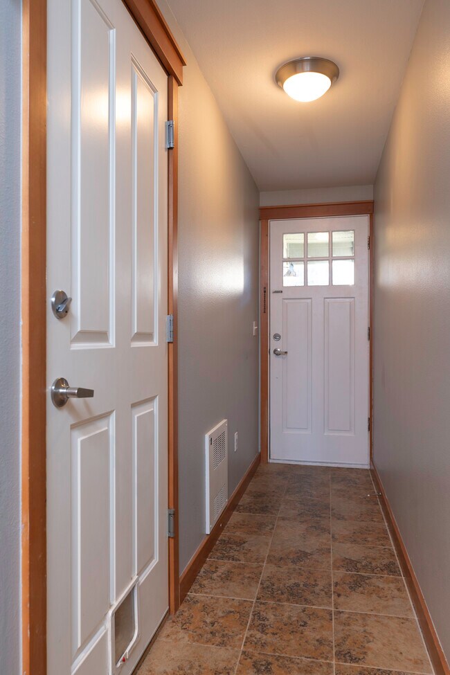 Building Photo - 3606 22nd Ave W