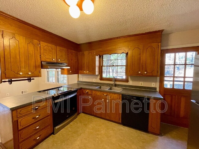 Building Photo - 136 Lacaya Rd