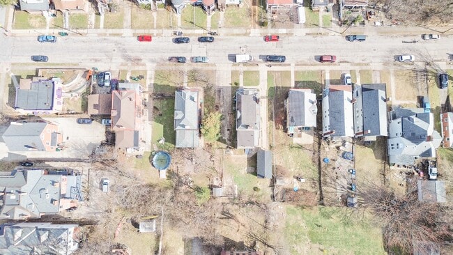 Building Photo - 735 Considine Ave