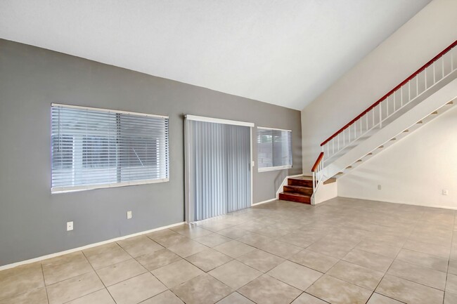 Building Photo - 3/2 Duplex for Lease in Lake Elsinore!