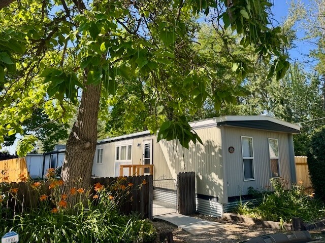 Primary Photo - 524 E 40th St