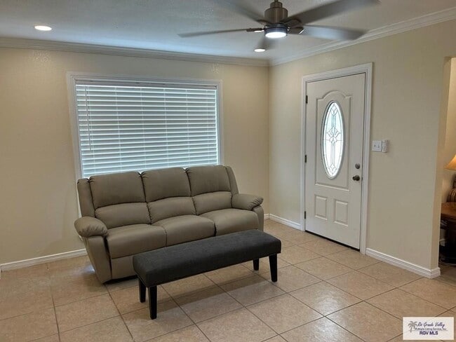 Building Photo - 711 Cisneros St