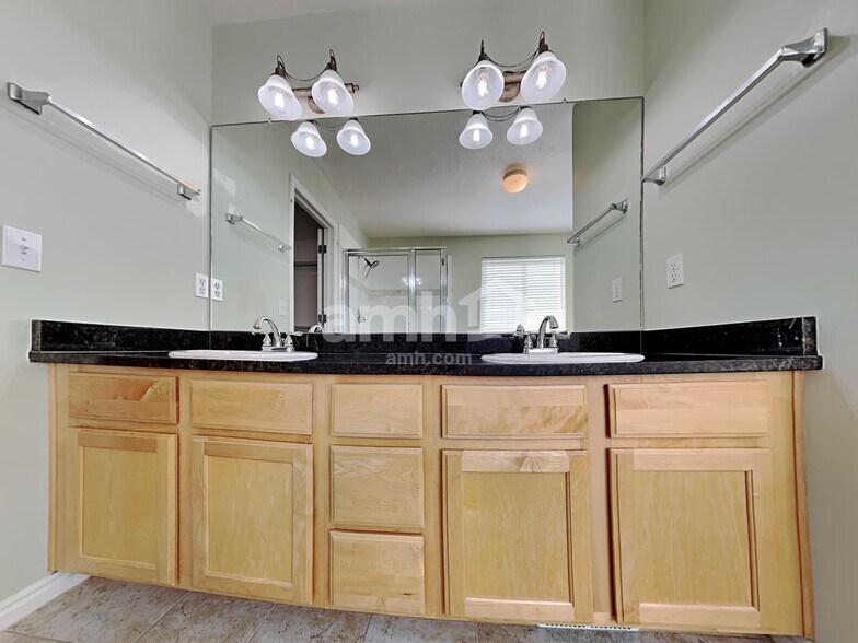 Building Photo - 3417 S Spruce View Ln