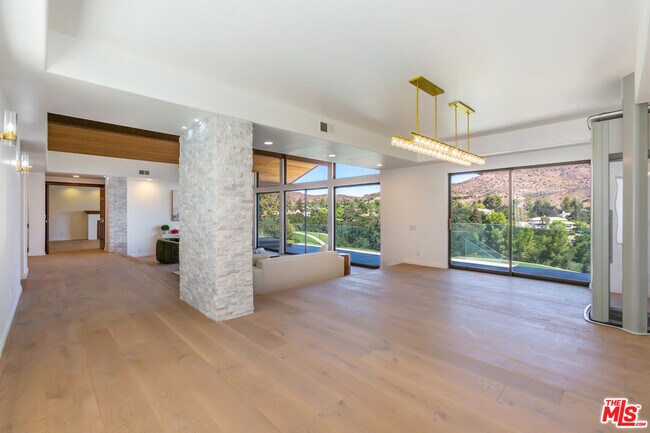 Building Photo - 5109 Lakeview Canyon Rd