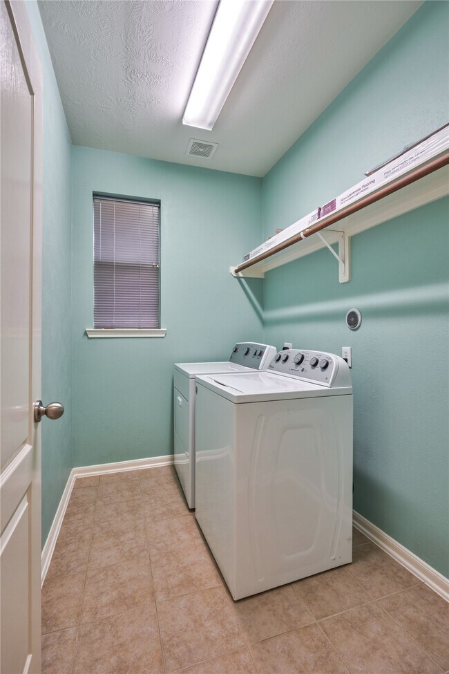 Building Photo - 17250 Lafayette Hollow Ln