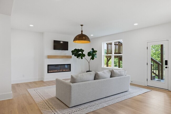 Building Photo - 7628 Delancey Dr