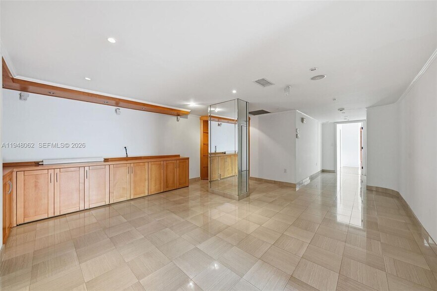 Building Photo - 3 Grove Isle Dr